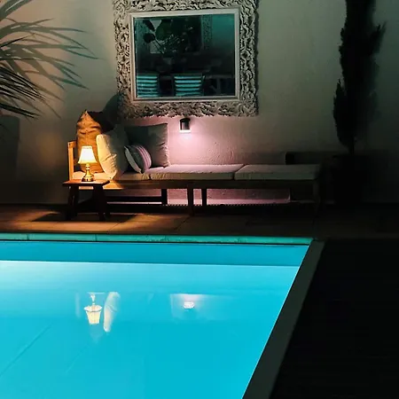 Beautiful And Spacious 3 Bed Character With Large, Private Heated Pool Pouzolles
