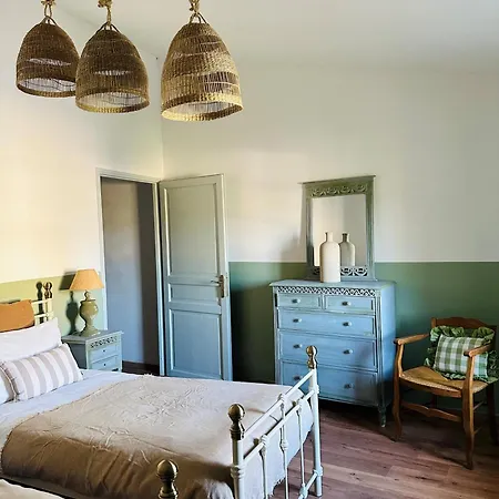 Beautiful And Spacious 3 Bed Character With Large, Private Heated Pool