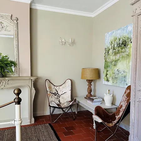 Beautiful And Spacious 3 Bed Character With Large, Private Heated Pool 度假居