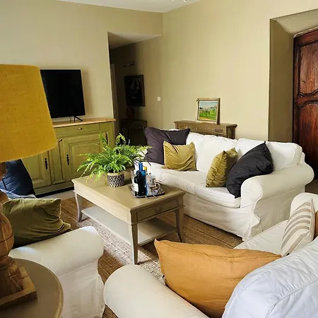 Beautiful And Spacious 3 Bed Character With Large, Private Heated Pool