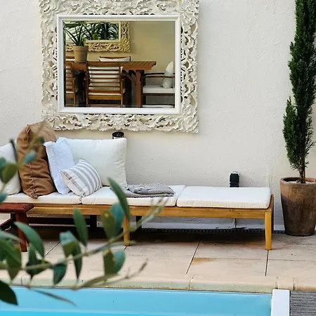 Beautiful And Spacious 3 Bed Character With Large, Private Heated Pool Hébergement de vacances Pouzolles