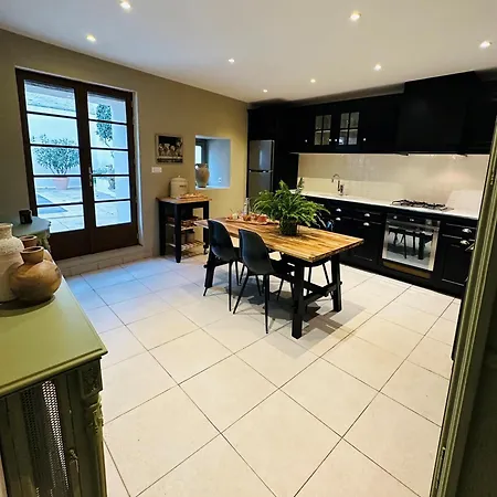 Beautiful And Spacious 3 Bed Character With Large, Private Heated Pool * Pouzolles