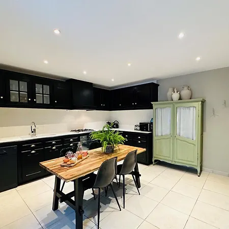 Beautiful And Spacious 3 Bed Character With Large, Private Heated Pool Pouzolles