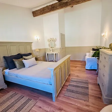 Beautiful And Spacious 3 Bed Character With Large, Private Heated Pool * Pouzolles