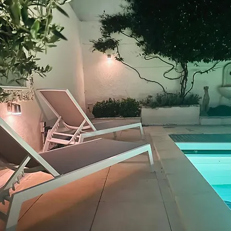 度假居 Beautiful And Spacious 3 Bed Character With Large, Private Heated Pool *