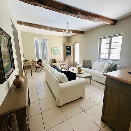 Hébergement de vacances Beautiful And Spacious 3 Bed Character With Large, Private Heated Pool Pouzolles