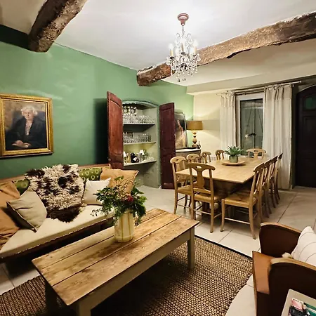 Beautiful And Spacious 3 Bed Character With Large, Private Heated Pool